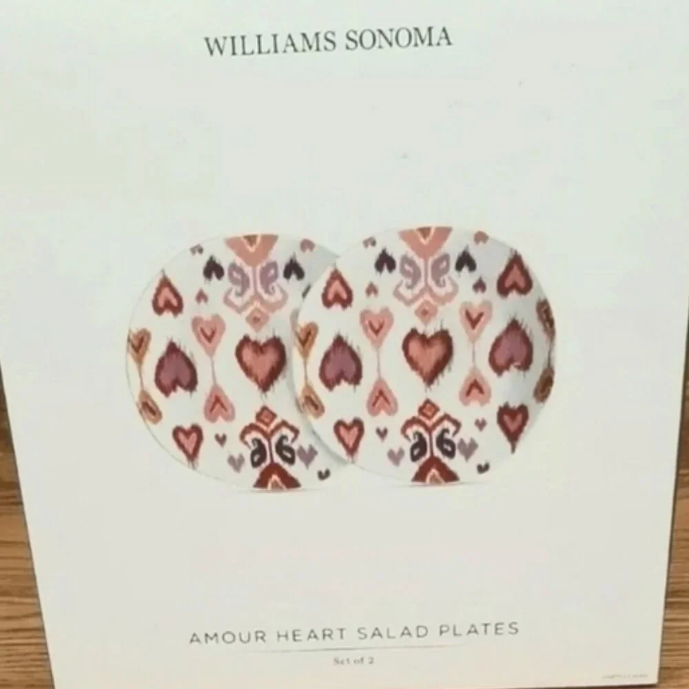 Williams Sonoma set of 4 Amour Heart Salad Plates
